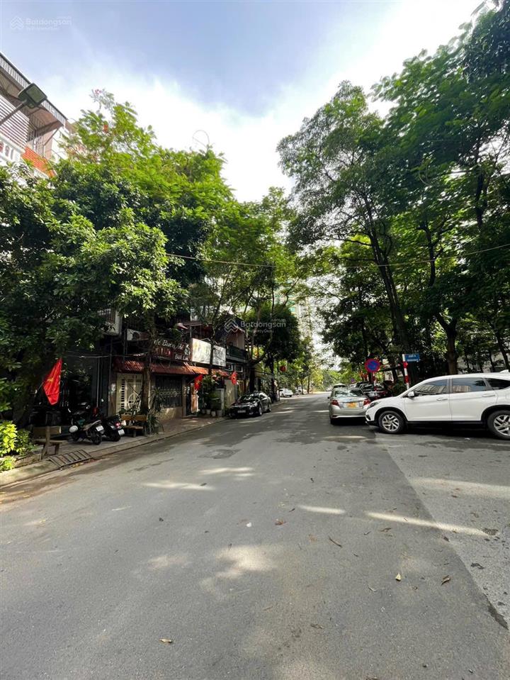 Bán gấp nhà đất ngã tư xuân thủy, hồ tùng mậu quanh 200tr/m2 dt 165m2 mt 9m 2 mặt thoáng ngõ 3 ô tô