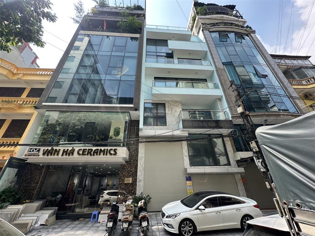Bán nhà phân lô hoàng quốc việt quanh 30 tỷ 75m2 mặt tiền 7,5m 4 tầng đường hè 3 ô tô tránh