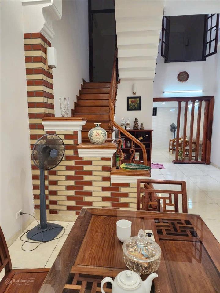 Bán nhà phố võng thị, lạc long quân 18 tỷ 80m2 mt4,5m xây 4 tầng ngõ ô tô vào nhà