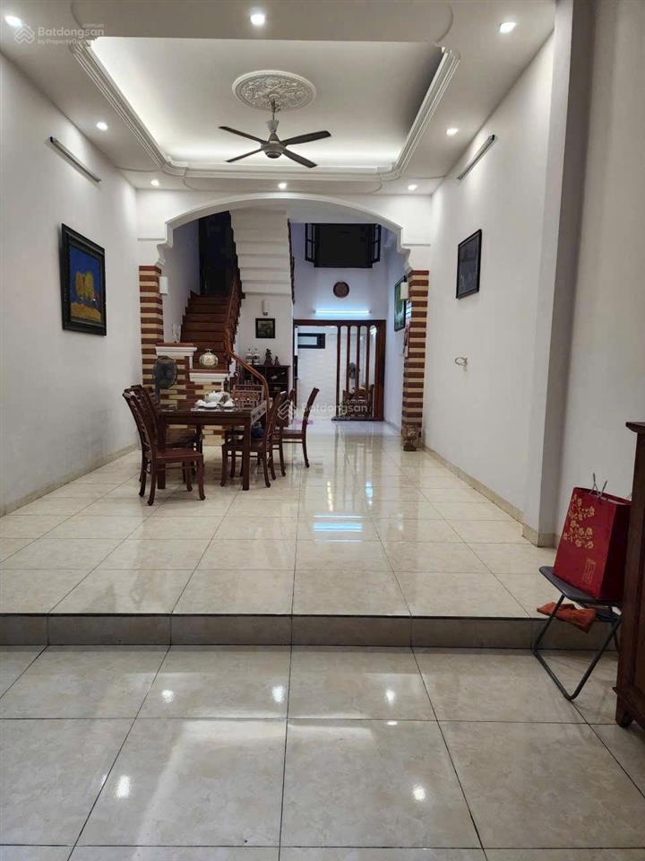Bán nhà phố võng thị, lạc long quân 18 tỷ 80m2 mt4,5m xây 4 tầng ngõ ô tô vào nhà