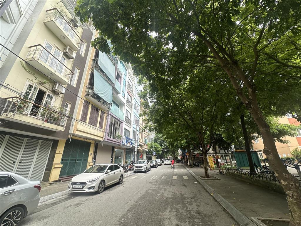 Bán gấp phân lô ngõ 3 phạm tuấn tài, quanh 23 tỷ 65m2, xây 7 tầng thang máy, ngõ 3 ô tô tránh