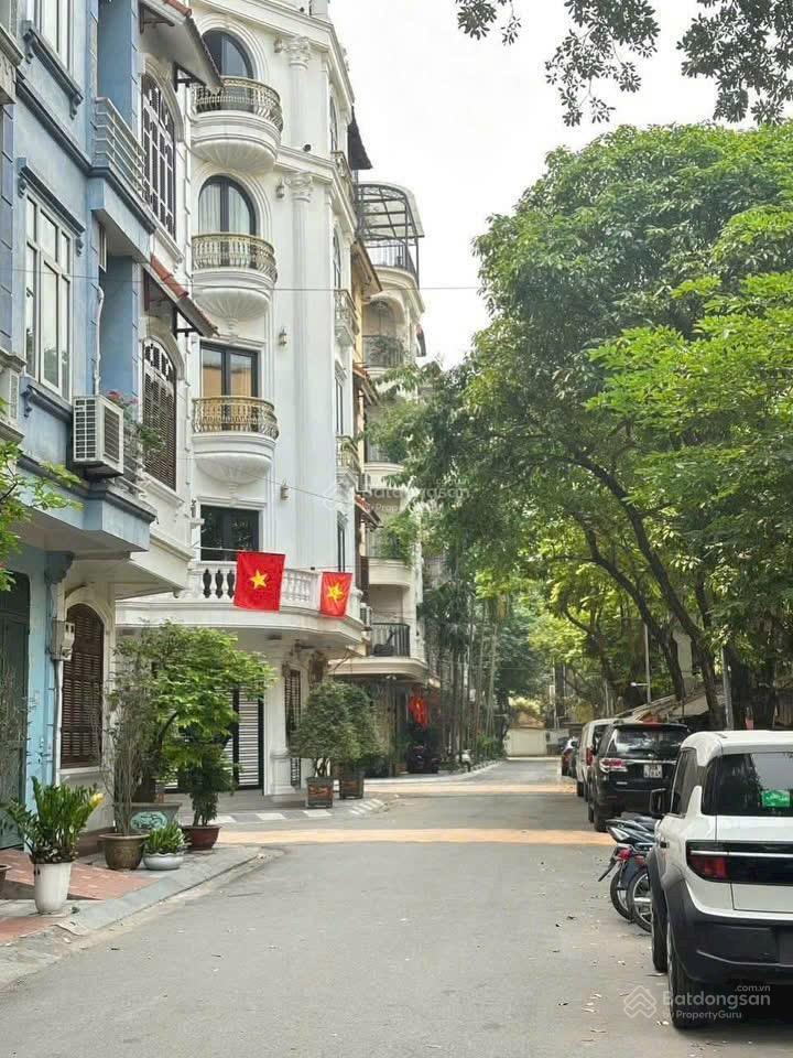 Bán gấp phân lô ngõ 3 phạm tuấn tài, quanh 23 tỷ 65m2, xây 7 tầng thang máy, ngõ 3 ô tô tránh