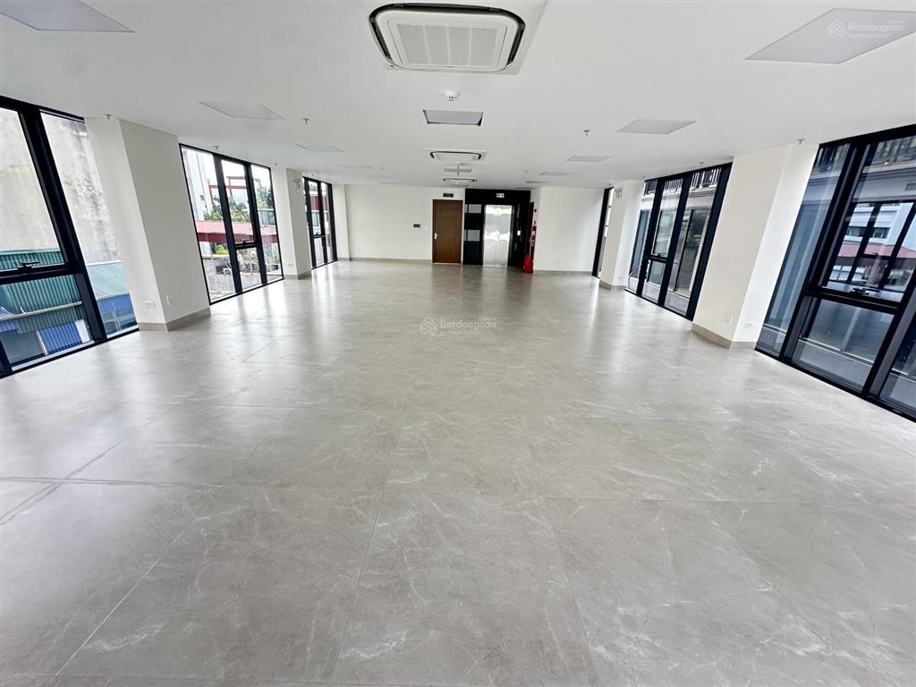 Chủ cần tiền bán gấp mặt phố hoàng ngân 60 tỷ 110m2 mặt tiền 6m xây mới 10 tầng thang máy mới tinh