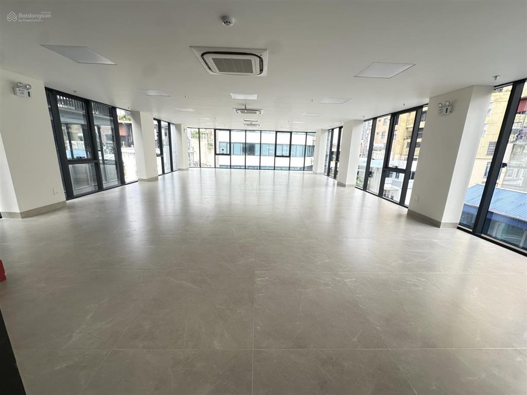 Chủ cần tiền bán gấp mặt phố hoàng ngân 60 tỷ 110m2 mặt tiền 6m xây mới 10 tầng thang máy mới tinh