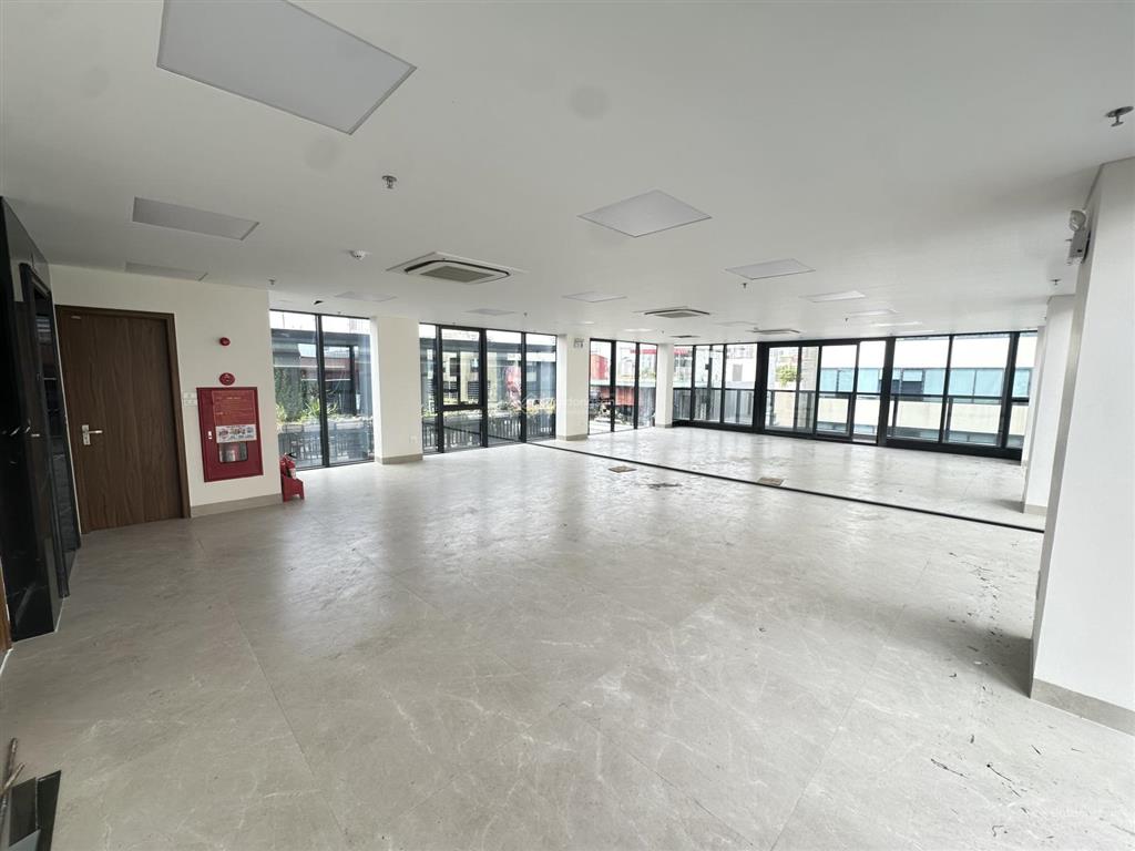 Chủ cần tiền bán gấp mặt phố hoàng ngân 60 tỷ 110m2 mặt tiền 6m xây mới 10 tầng thang máy mới tinh