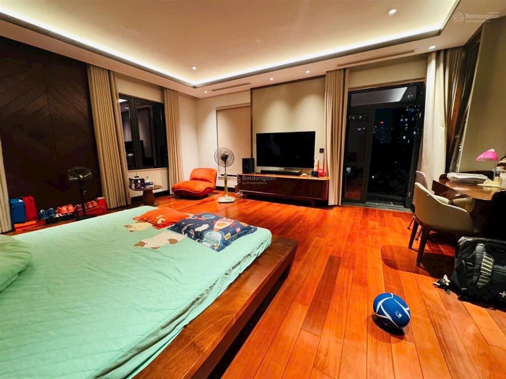 Bán biệt thự lão thành cách mạng, yên hòa 160 tỷ 270m2 xây 7 tầng thang máy đẹp lô góc 2 mặt thoáng