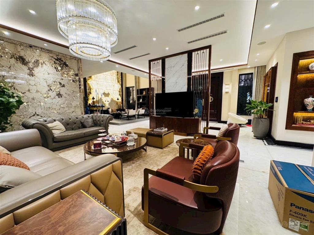 Bán biệt thự lão thành cách mạng, yên hòa 160 tỷ 270m2 xây 7 tầng thang máy đẹp lô góc 2 mặt thoáng
