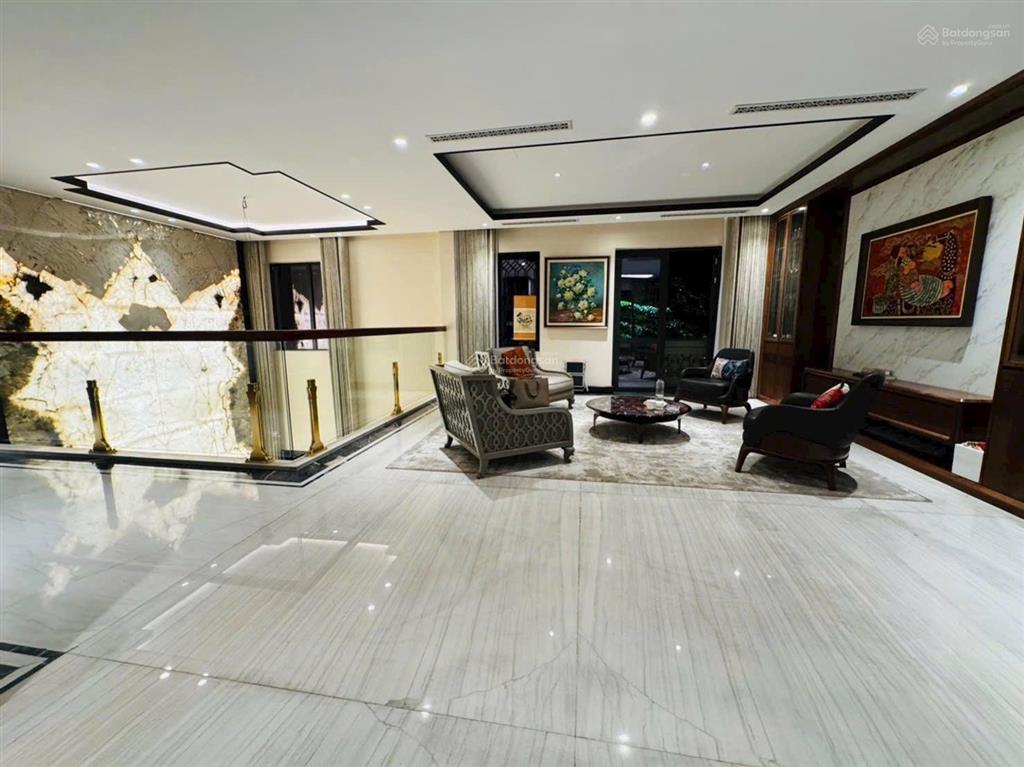 Bán biệt thự lão thành cách mạng, yên hòa 160 tỷ 270m2 xây 7 tầng thang máy đẹp lô góc 2 mặt thoáng