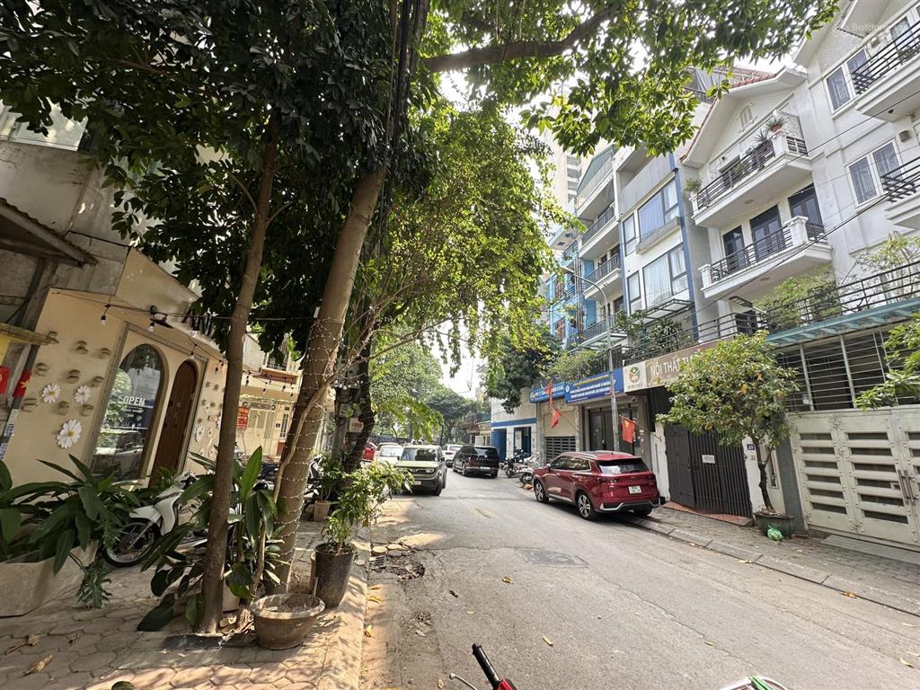 Bán gấp nhà phân lô trung yên, trung hoà 36 tỷ 85m2 mặt tiền 5,7m 5 tầng ngõ 2 ô tô tránh có hè
