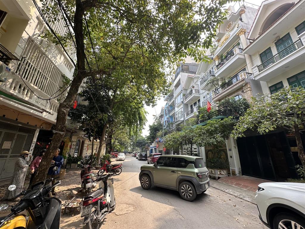 Bán gấp nhà phân lô trung yên, trung hoà 36 tỷ 85m2 mặt tiền 5,7m 5 tầng ngõ 2 ô tô tránh có hè
