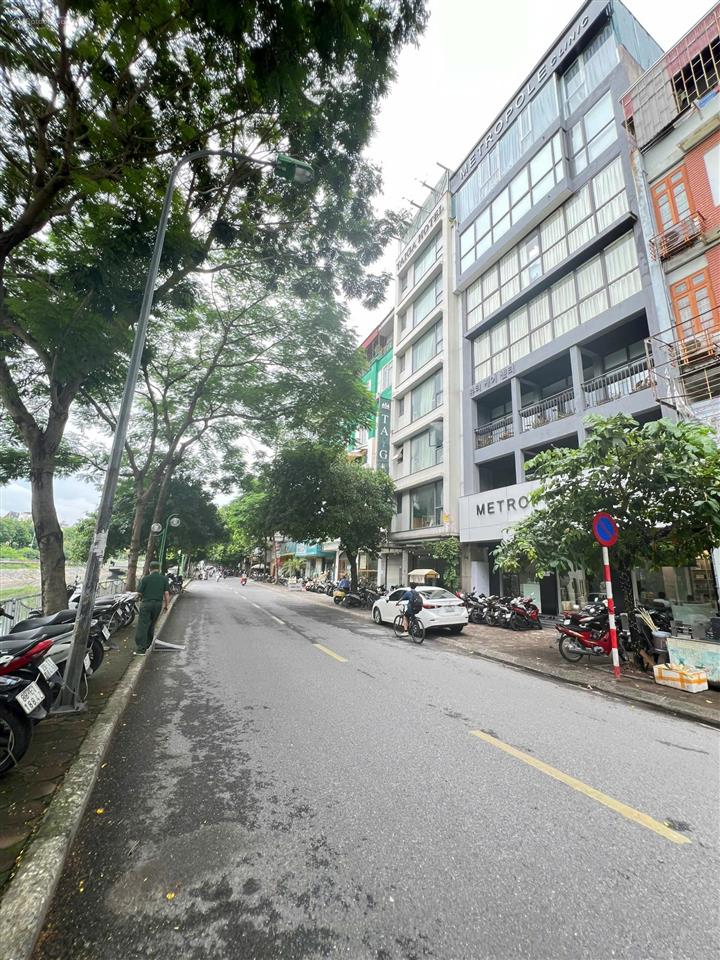 Bán gấp mp nguyễn khang hơn 40 tỷ 90m2 xây mới 8 tầng thang máy cho thuê 70tr/th quy hoạch ổn định