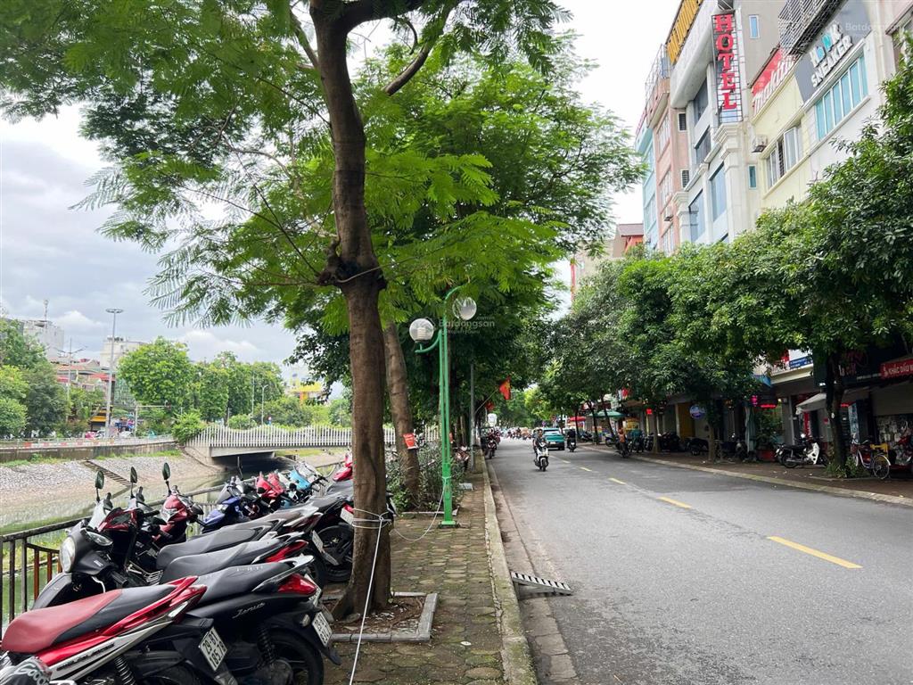 Bán gấp mp nguyễn khang hơn 40 tỷ 90m2 xây mới 8 tầng thang máy cho thuê 70tr/th quy hoạch ổn định
