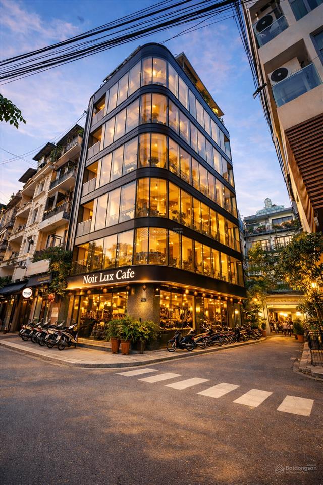 Bán toà nhà lô góc phố nguyên hồng cực đẹp 7 tầng x 75m2 giá 50 tỷ số 1 trong tầm giá