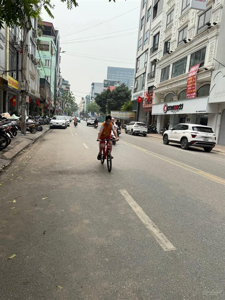 Mặt phố trung phụng, đống đa 6t thang máy mt 5m quá đẹp tầm tiền 35 tỷ chủ mót bán