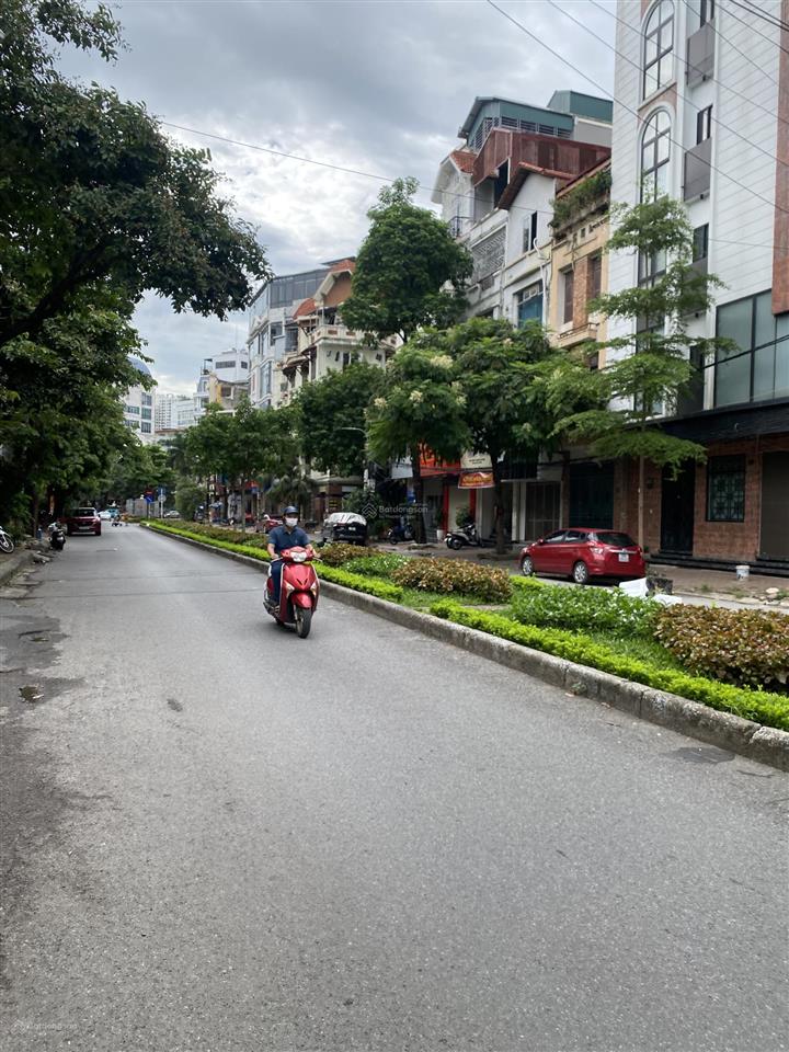Nhà mặt phố cầu giấy đường đôi mặt tiền 12m lô góc giá chỉ hơn 500tr/m ngon cực kỳ