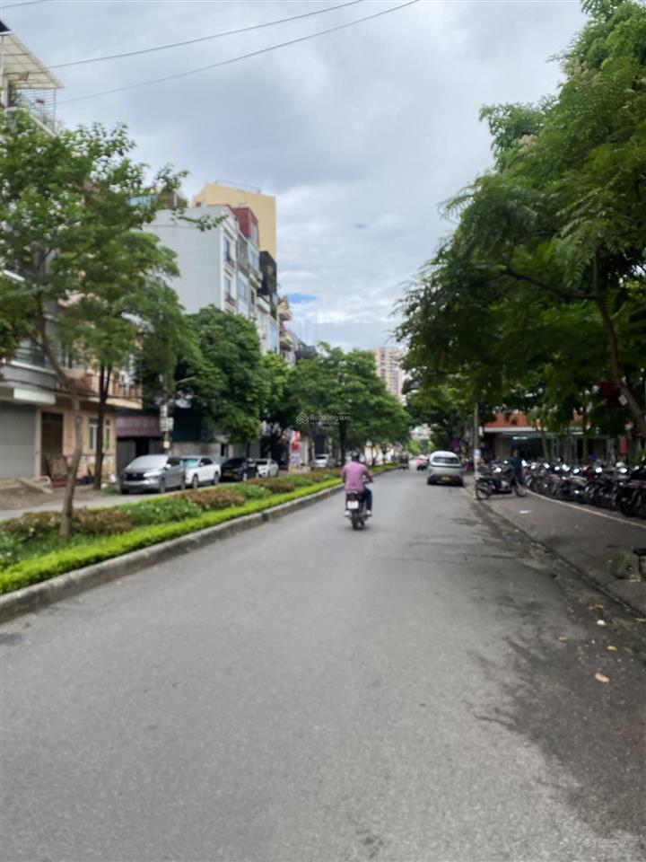 Nhà mặt phố cầu giấy đường đôi mặt tiền 12m lô góc giá chỉ hơn 500tr/m ngon cực kỳ