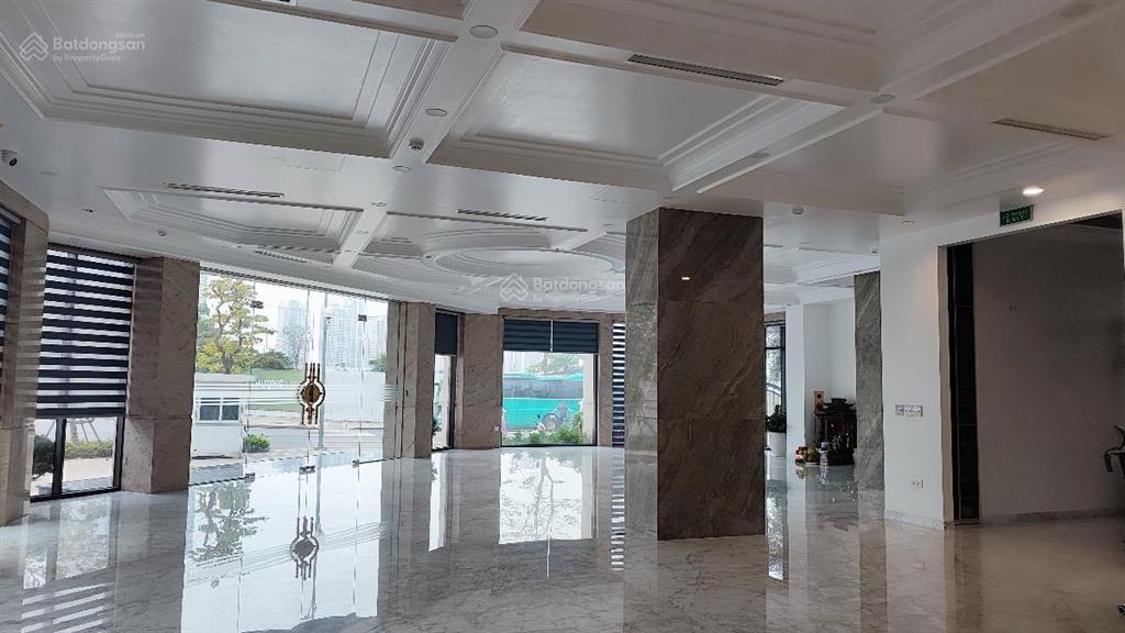 Tòa văn phòng gần 500m2 lô góc 3 mặt đường khu vực tây hồ tây