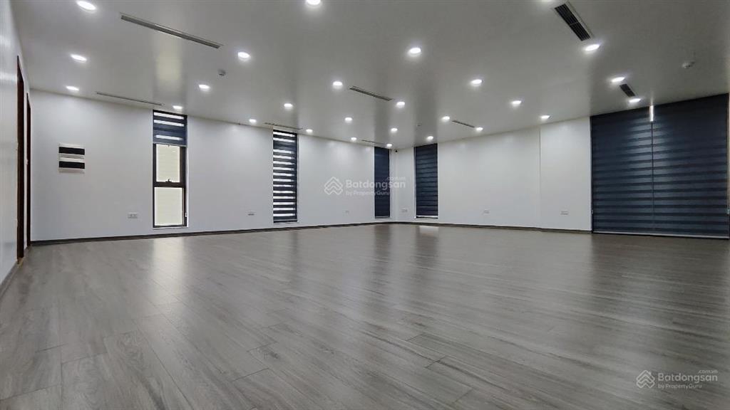 Tòa văn phòng gần 500m2 lô góc 3 mặt đường khu vực tây hồ tây