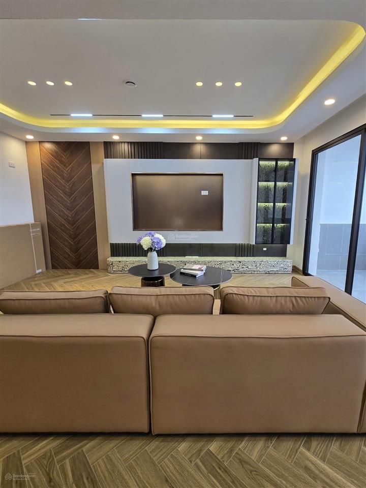 Bán gấp căn hộ chung cư 136m2, 90triệu / m2 tại 91 nguyễn chí thanh, 0976 464 ***