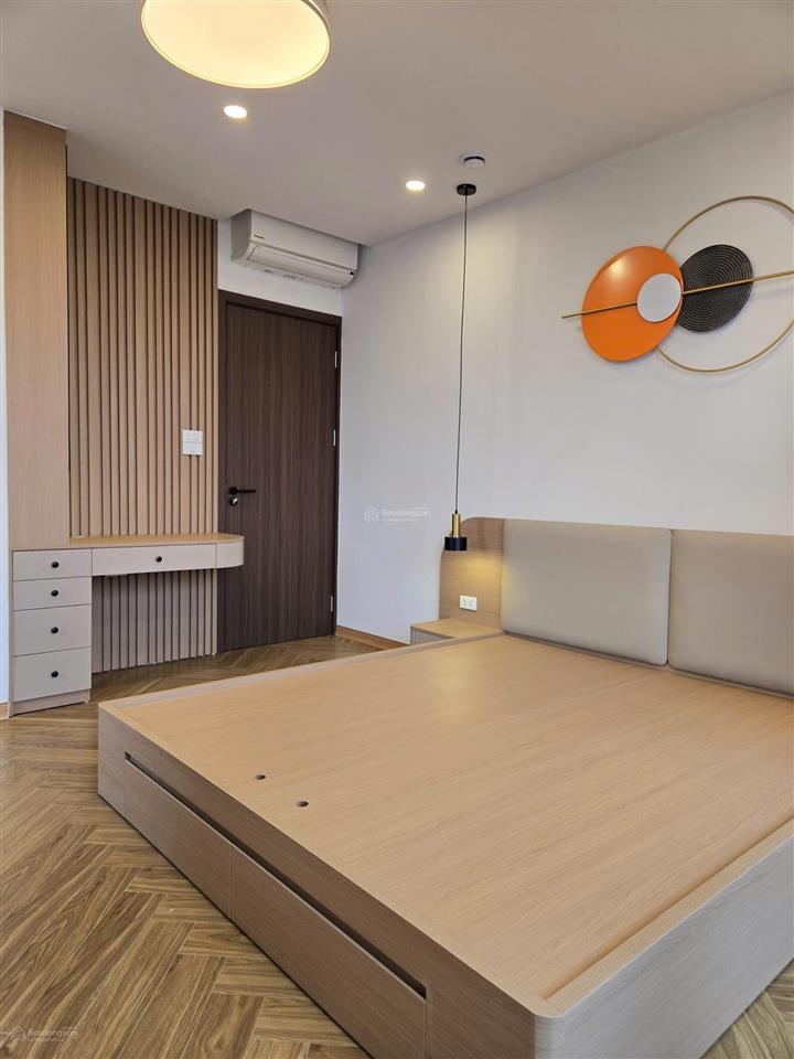 Bán gấp căn hộ chung cư 136m2, 90triệu / m2 tại 91 nguyễn chí thanh, 0976 464 ***