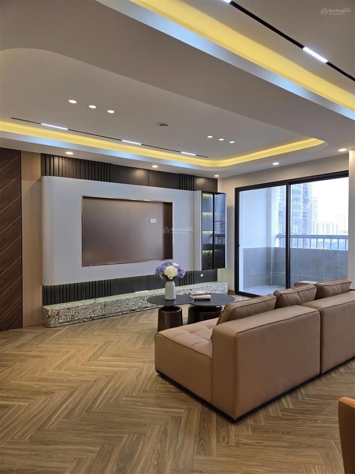 Bán gấp căn hộ chung cư 136m2, 90triệu / m2 tại 91 nguyễn chí thanh, 0976 464 ***