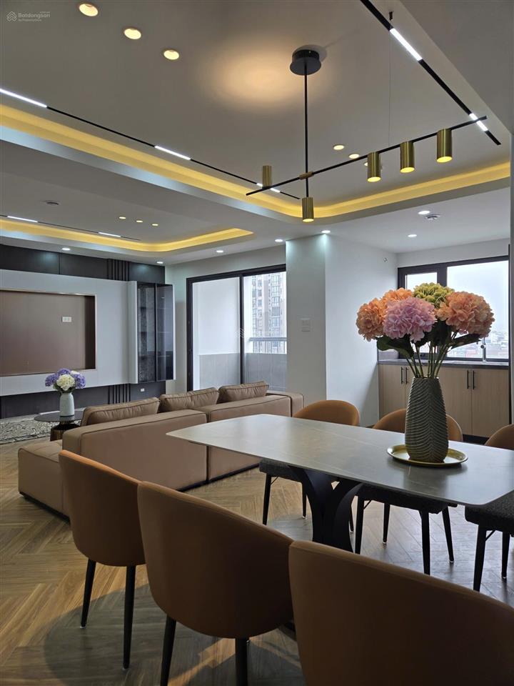 Bán gấp căn hộ chung cư 136m2, 90triệu / m2 tại 91 nguyễn chí thanh, 0976 464 ***