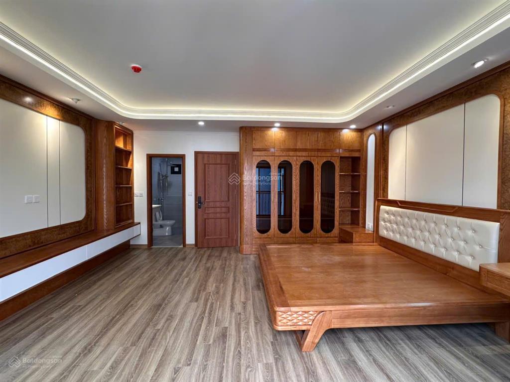 Bán nhà xây mới ngõ 7.5 tầng thang máy ô tô vào nhà ngõ 79 đường 381 nguyễn khang