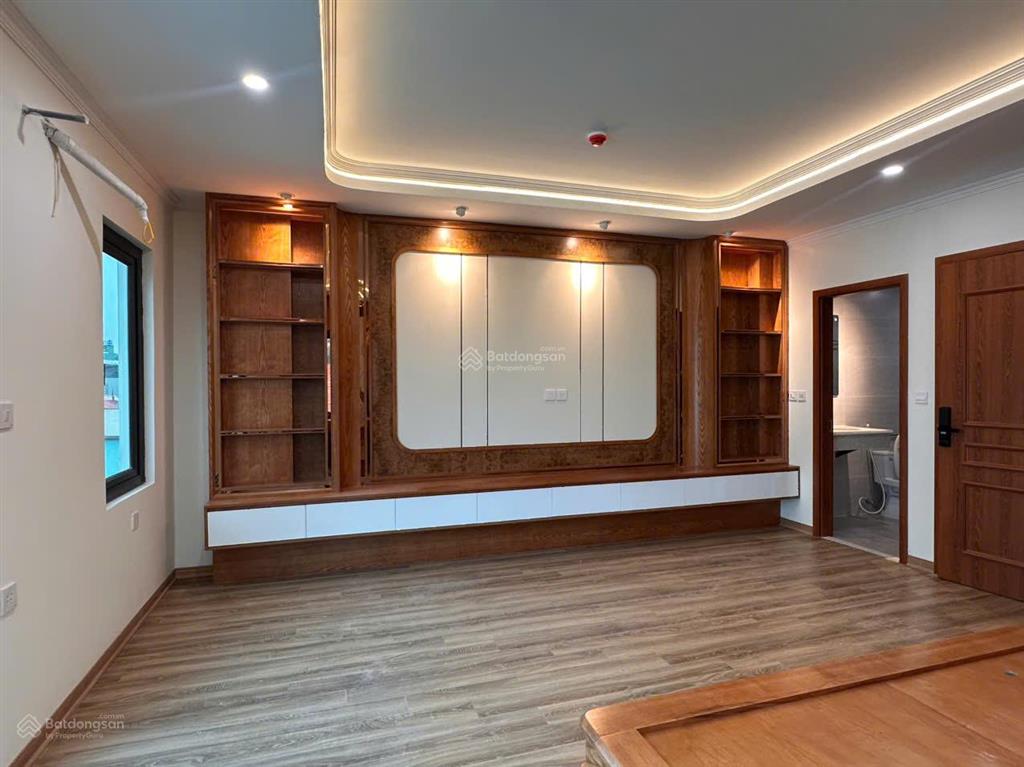 Bán nhà xây mới ngõ 7.5 tầng thang máy ô tô vào nhà ngõ 79 đường 381 nguyễn khang