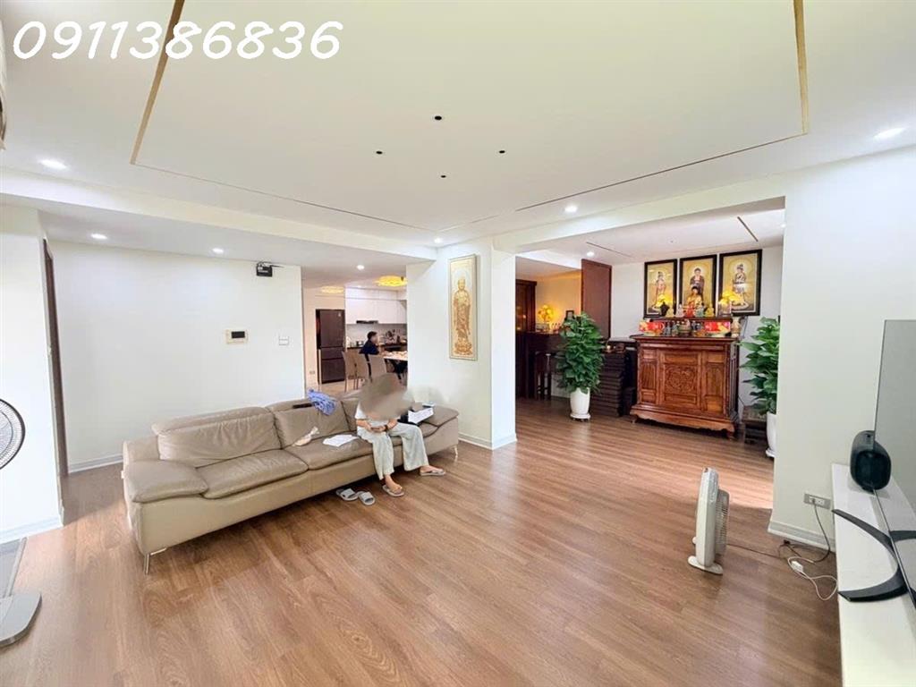 Căn hộ siêu Vip N09 Thành Thái, 170M2, cạnh công viên Cầu Giấy, 3PN cực đẹp, 13.9 tỷ