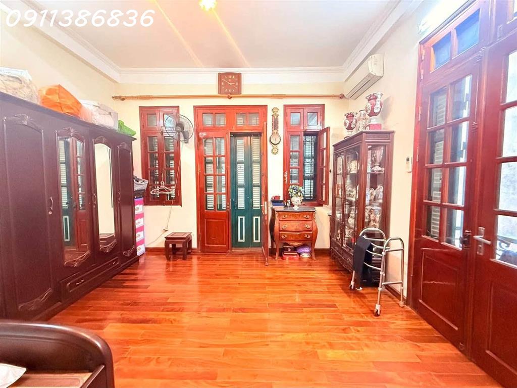 💥Gara Ô tô, Nhà đẹp Nguyễn Khang 71m 5T, Thoáng tứ phía, Dân trí tuyệt vời, 31.8 tỷ