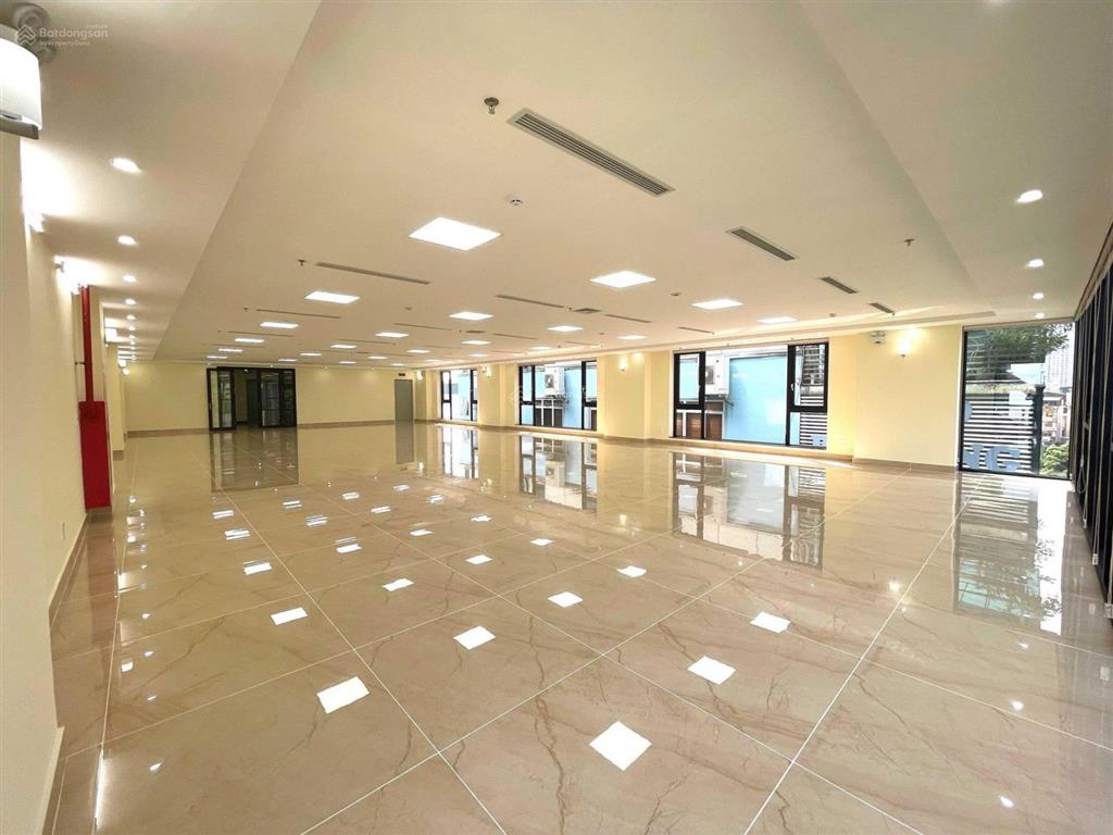 Bán toà nhà nguyễn chí thanh đống đa dt 200m2 x 7t mt10m giá chỉ hơn 100 tỷ