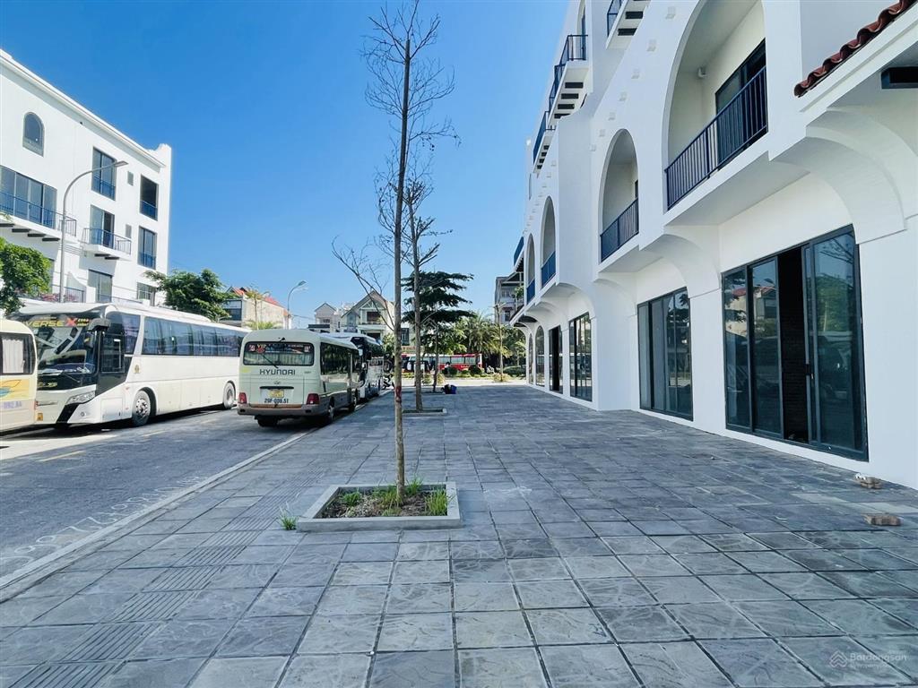 Bán liền kề 90m2 x 5t gần vincom uông bí giá chỉ 4 tỷ