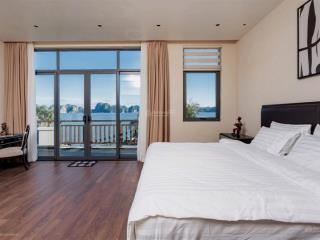 Bán biệt thự đơn lập, lô góc view biển hạ long 270m2 x 4t, vốn đầu tư 14,45 tỷ