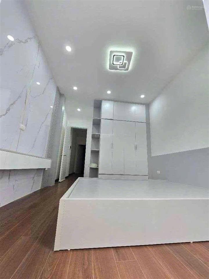 Cho thuê nhà phố trường chinh kd vp siêu thị... thang máy 80m2 thông sàn