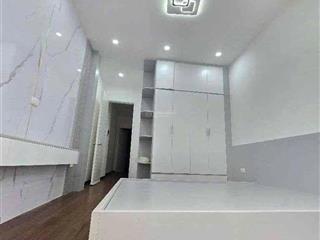 Cho thuê nhà phố trường chinh kd vp siêu thị... thang máy 80m2 thông sàn