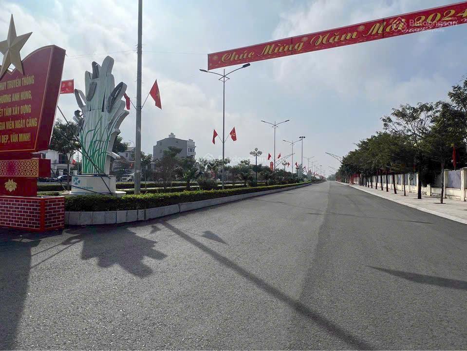 Bán đất xã gia thịnh, huyện gia viễn giá 2,9 tỷ, 200m2 lô góc 3 mặt thoáng sổ đỏ chính chủ