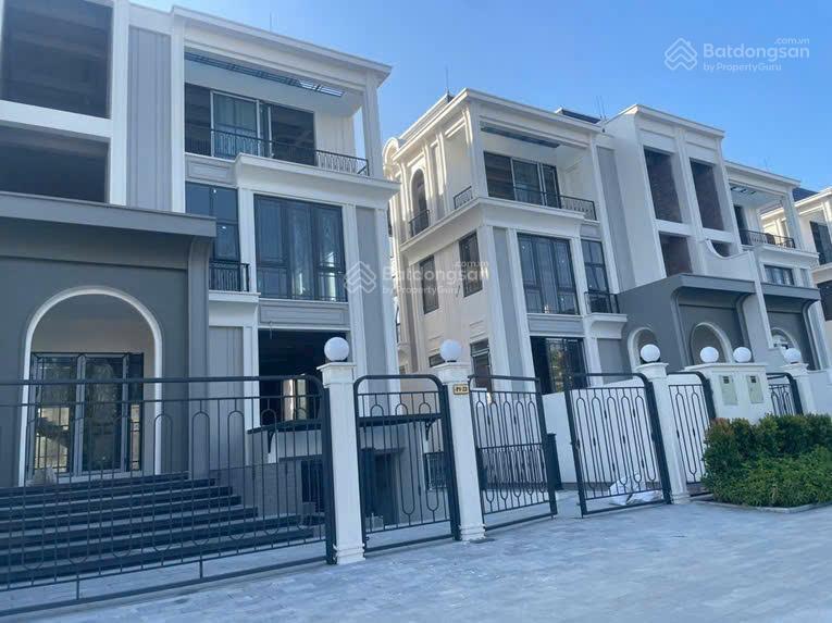 Bán nhà khu p dự án ciputra mặt đường nguyễn văn huyên kd 300m2, 3tầng 1hầm. giá tốt.  0985 135 ***