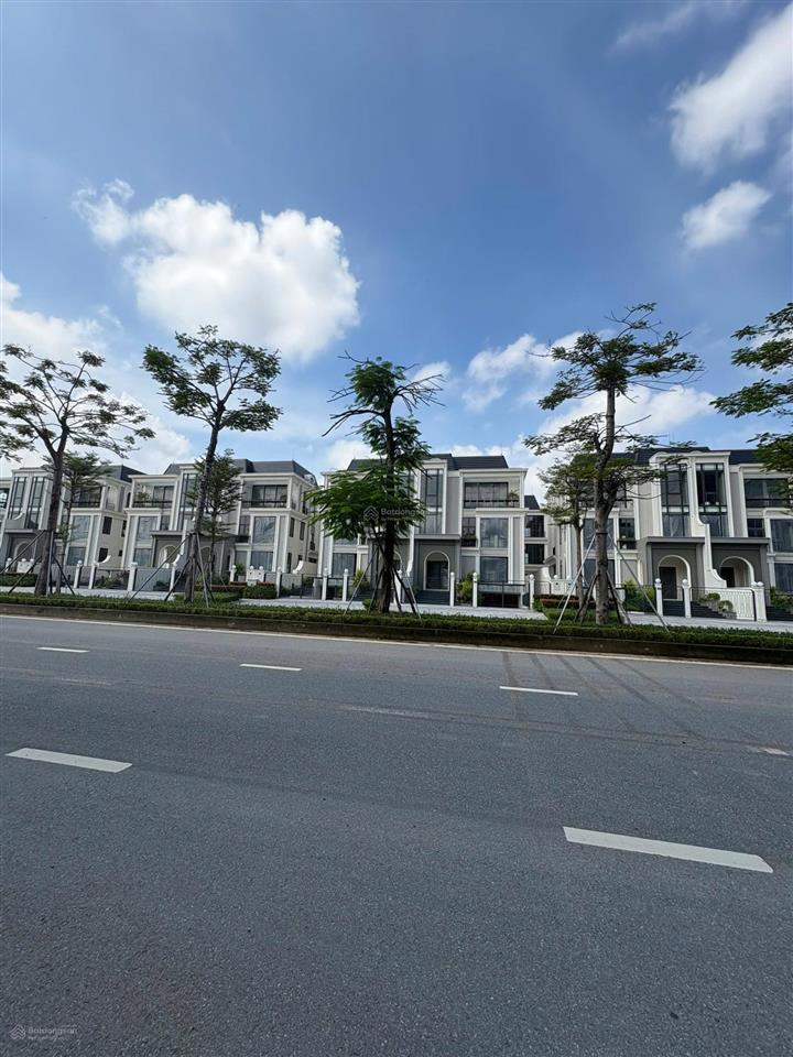 Bán nhà khu p dự án ciputra mặt đường nguyễn văn huyên kd 300m2, 3tầng 1hầm. giá tốt.  0985 135 ***