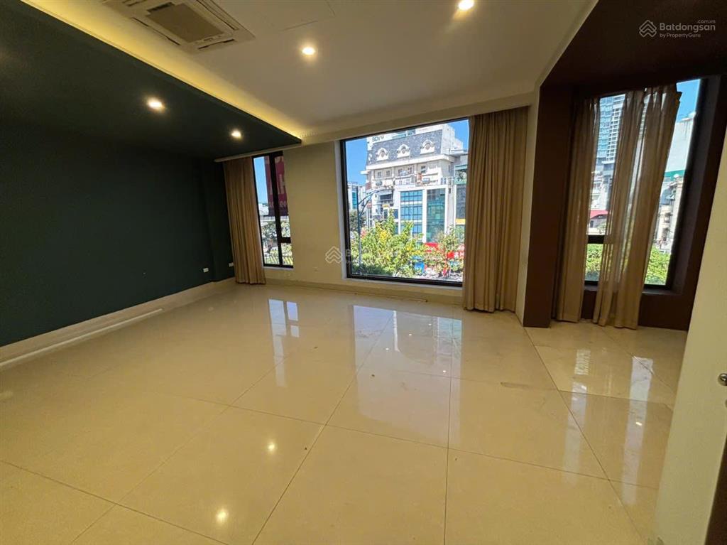 Cho thuê nhà mặt phố nguyễn văn huyên, cầu giấy 80m2 mt8m 7 tầng thang máy. kv kinh doanh sầm uất