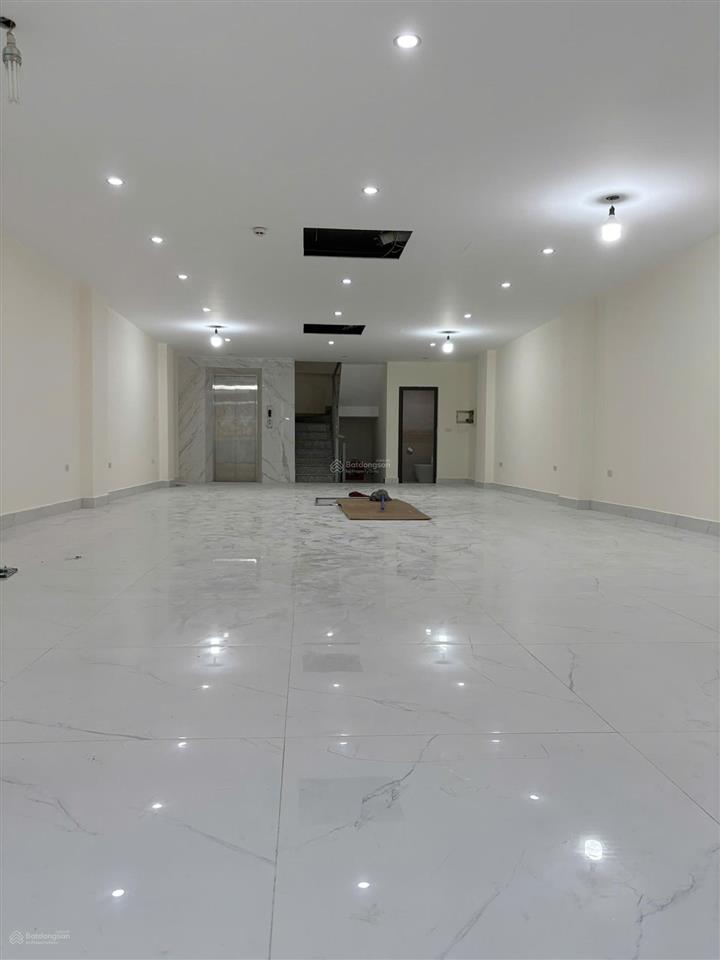 Cho thuê tòa nhà lạc long quân 110m2, mt6m, 7 tầng nổi, 1 hầm, thang máy. vị trí đẹp. giá thuê 70tr