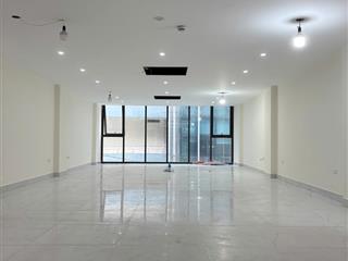 Cho thuê tòa nhà lạc long quân 110m2, mt6m, 7 tầng nổi, 1 hầm, thang máy. vị trí đẹp. giá thuê 70tr