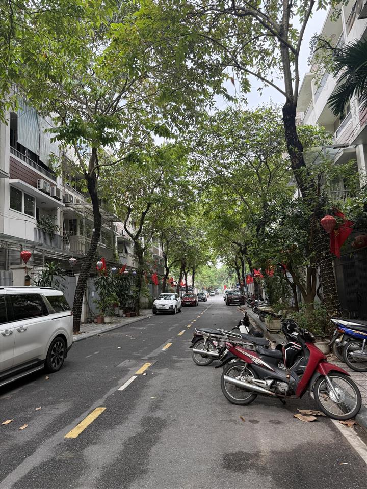 Bán nhà liền kề kđt an hưng dt82,5m cạnh hồ và vườn hoa giá chỉ 19.9 tỷ bán rất gấp gấp 0988 529 ***