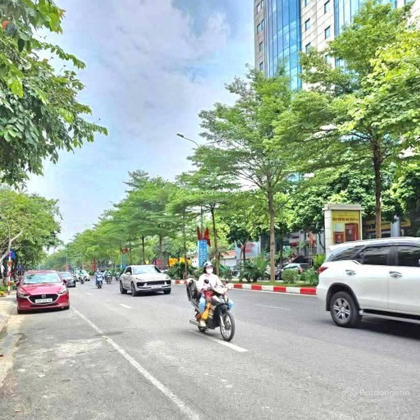 Cho thuê nhà tầng 1, 2 nhà phố nguyễn khánh toàn. dtsd 120m2x 2 tầng. mặt tiền 5.5m. giá 30tr/tháng