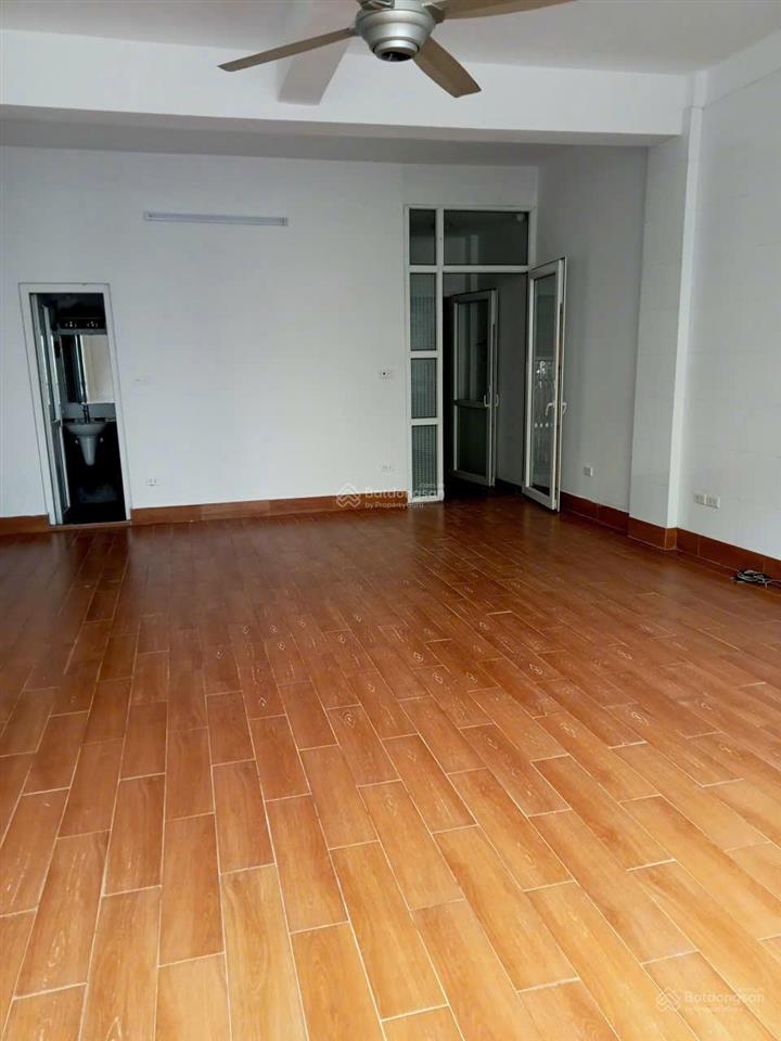 Cho thuê nhà tầng 1, 2 quận cầu giấy phố nguyễn khánh toàn. 55m x 2 tầng. mặt tiền 5.5m. vỉa hè 7m