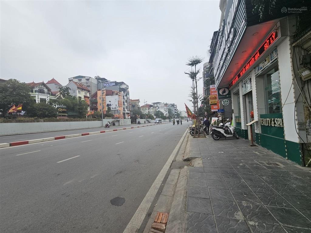 Cho thuê nhà mặt phố âu cơ 145m2 x 2 tầng. mặt tiền 7m có hầm. 40tr/tháng. chủ nhà đóng thuế