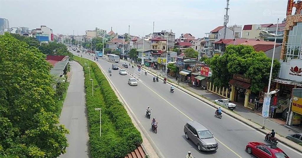 Cho thuê nhà mặt phố âu cơ 145m2 x 2 tầng. mặt tiền 7m có hầm. 40tr/tháng. chủ nhà đóng thuế
