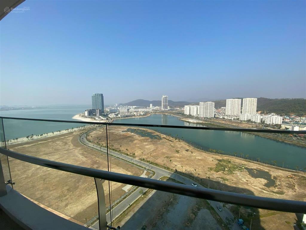 Bán căn studio tầng 20 . diện tích 33m. view biển. toà citadins hạ long. sổ đỏ chính chủ .