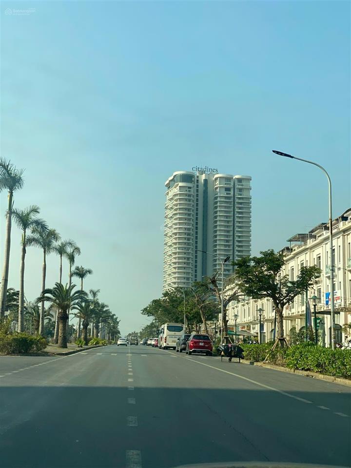 Bán căn studio tầng 20 . diện tích 33m. view biển. toà citadins hạ long. sổ đỏ chính chủ .