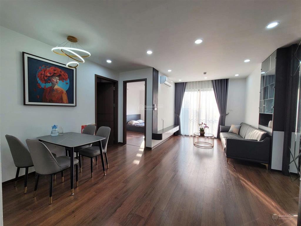 Gia đình tôi cần bán gấp căn hộ 67m2 tầng 18 ban công hướng đông giá chỉ 3.550 tỷ