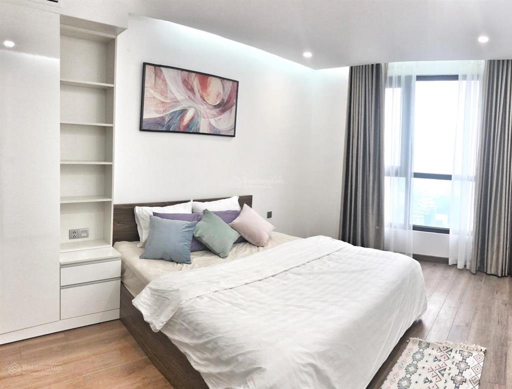 Gia đình tôi cần bán gấp căn hộ 87m2 chung cư 6th element, tầng 16 tòa m2 view hồ starlake